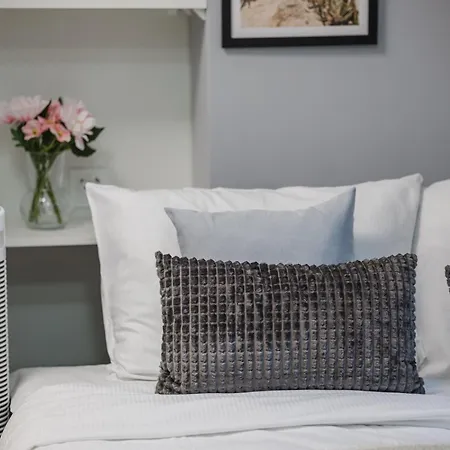 Wilda Chic Grey By Bookinghost Apartman *